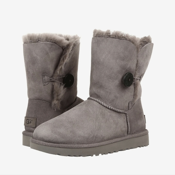 Ugg Women Bailey Button II Booties Sheepskin shoes sz 8 - Picture 1 of 16